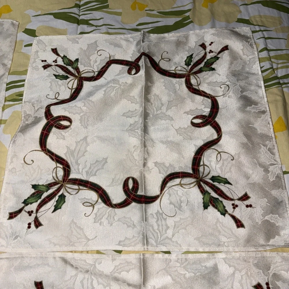 Lenox Holiday Nouveau Tablecloth 56
